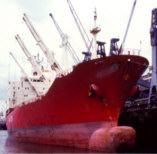 Seeschiff, rot